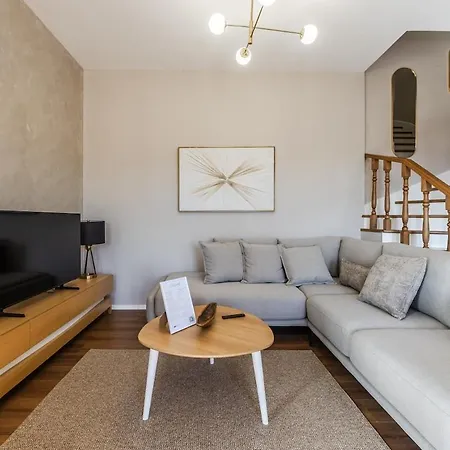 Bora No7 Belvedere By Pikhost * كورتشي