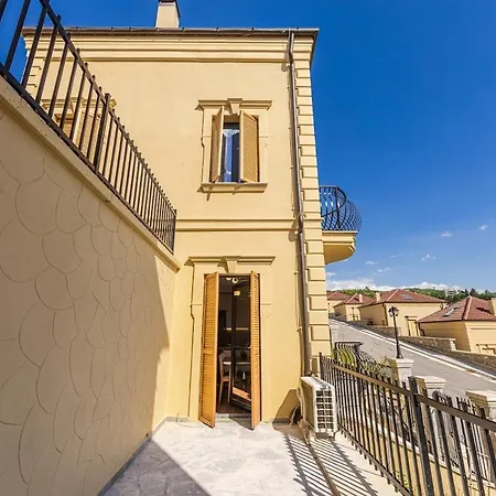 Bora No7 Belvedere By Pikhost كورتشي
