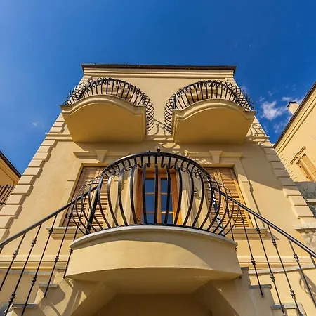 Bora No7 Belvedere By Pikhost كورتشي
